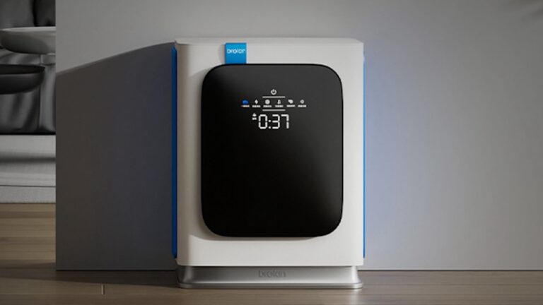 The smart shoe-cleaning robot that makes you wonder how you managed before