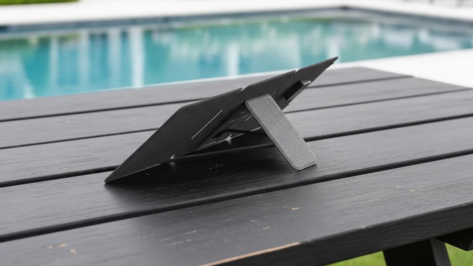 Preppi Solar Laptop & Phone Charger