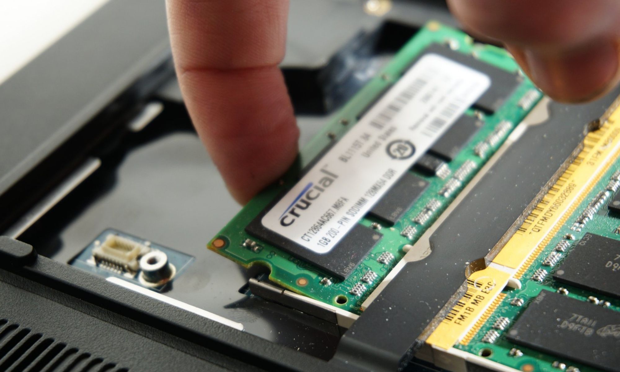 PC makers battle memory crunch