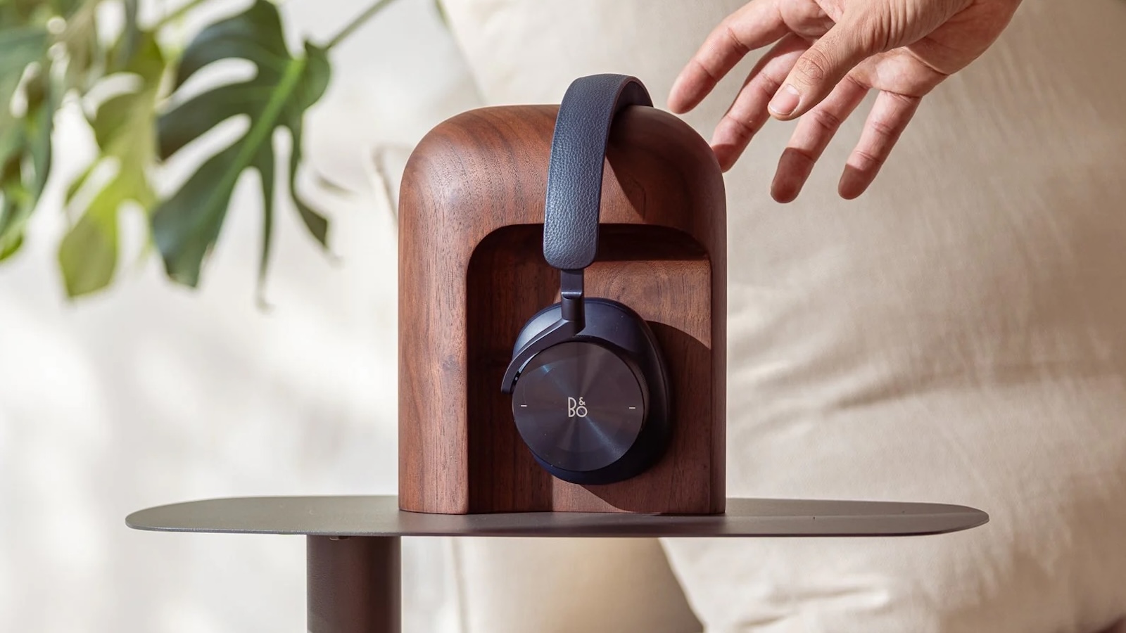 Arco Headphone Stand – Wood