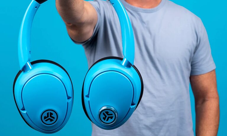 Não sei se usaria estes, mas os fones de ouvido oversized da JLab são estranhamente divertidos