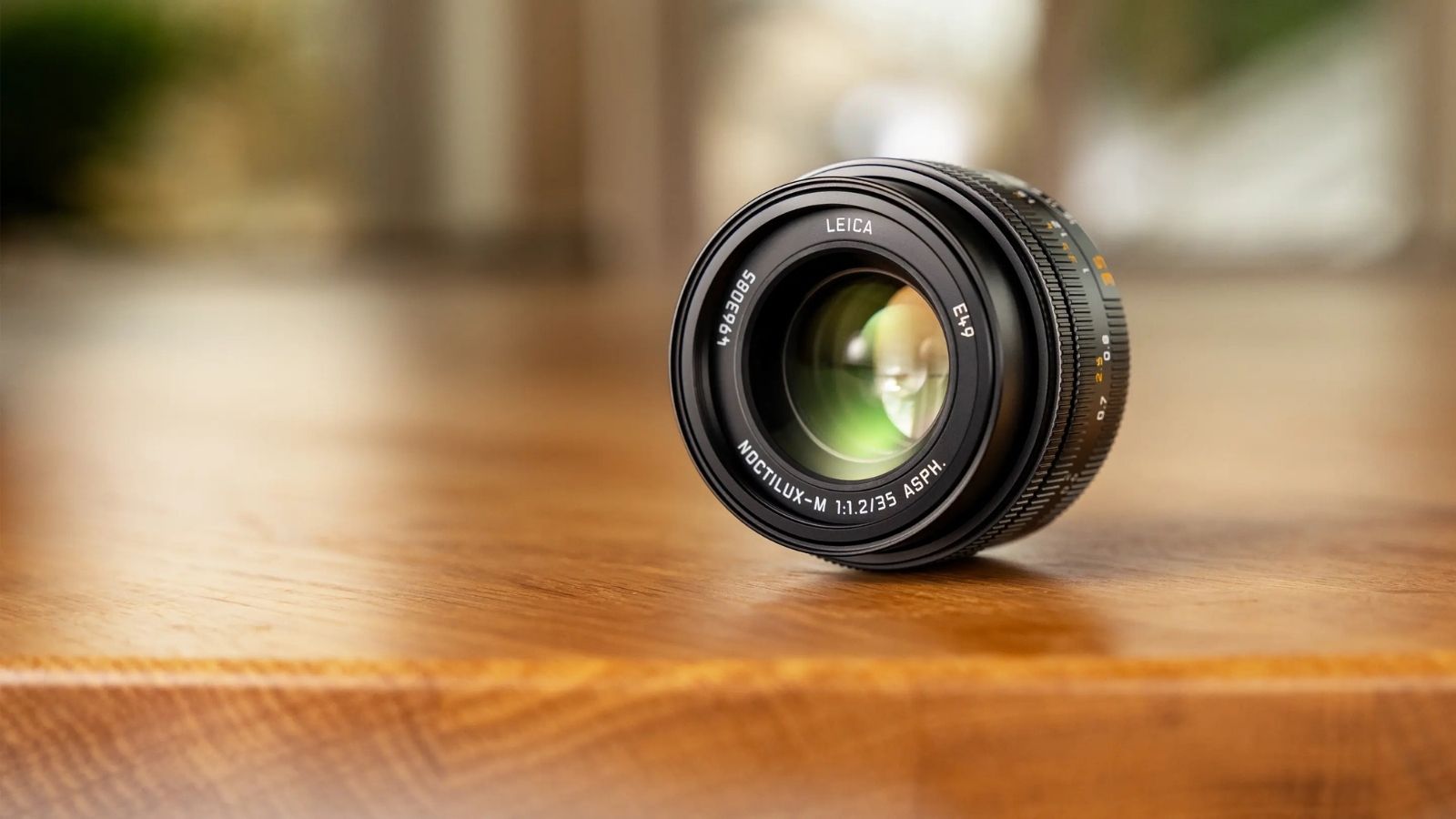 Leica Noctilux-M 35 f/1.2 ASPH features a compact design!