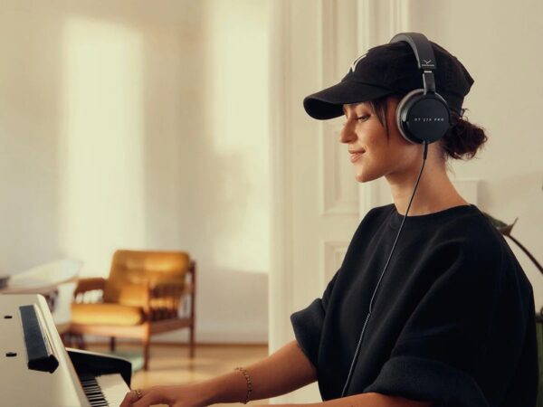 beyerdynamic DT 270 PRO Studio Headphones