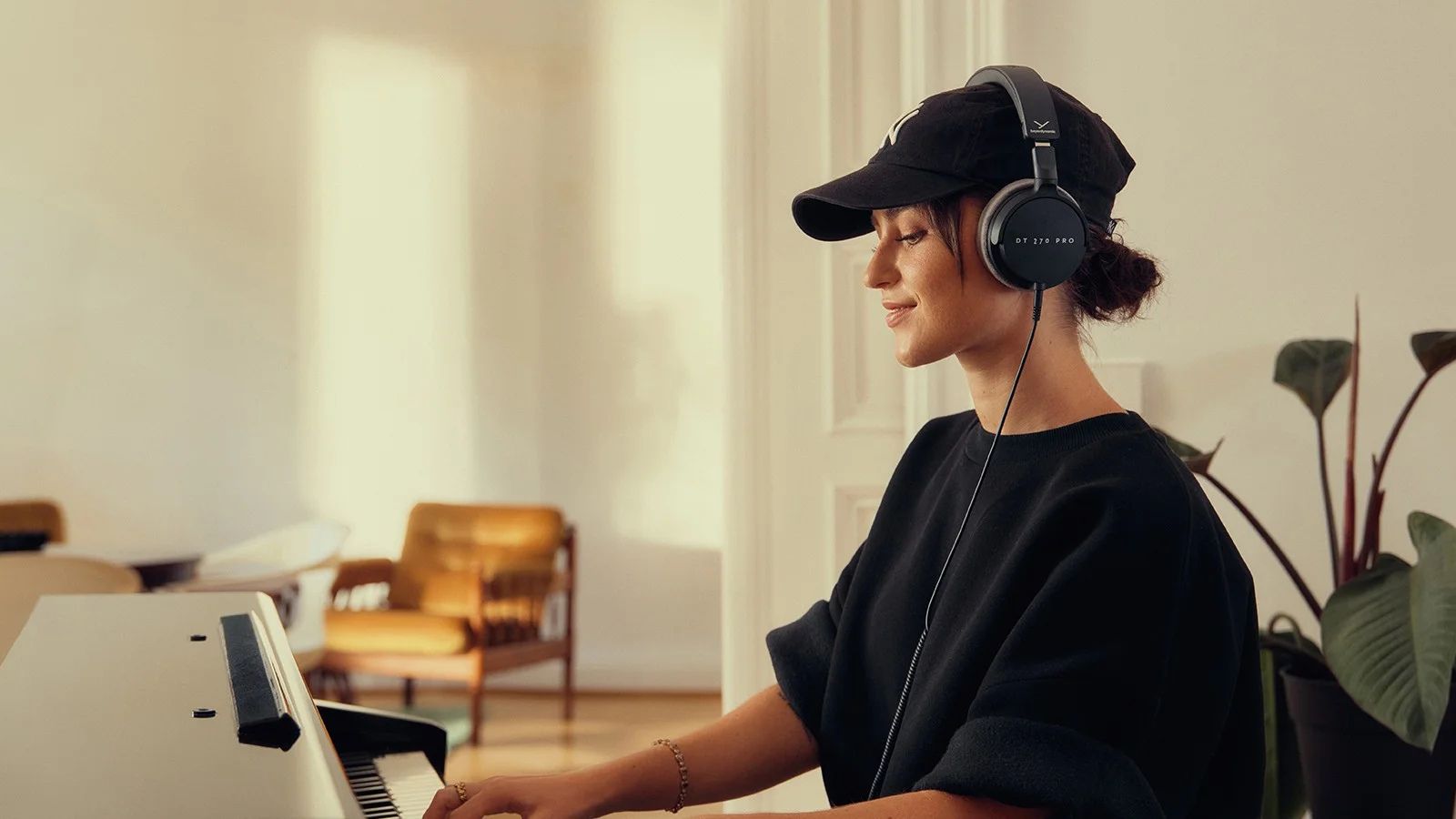 beyerdynamic DT 270 PRO Studio Headphones