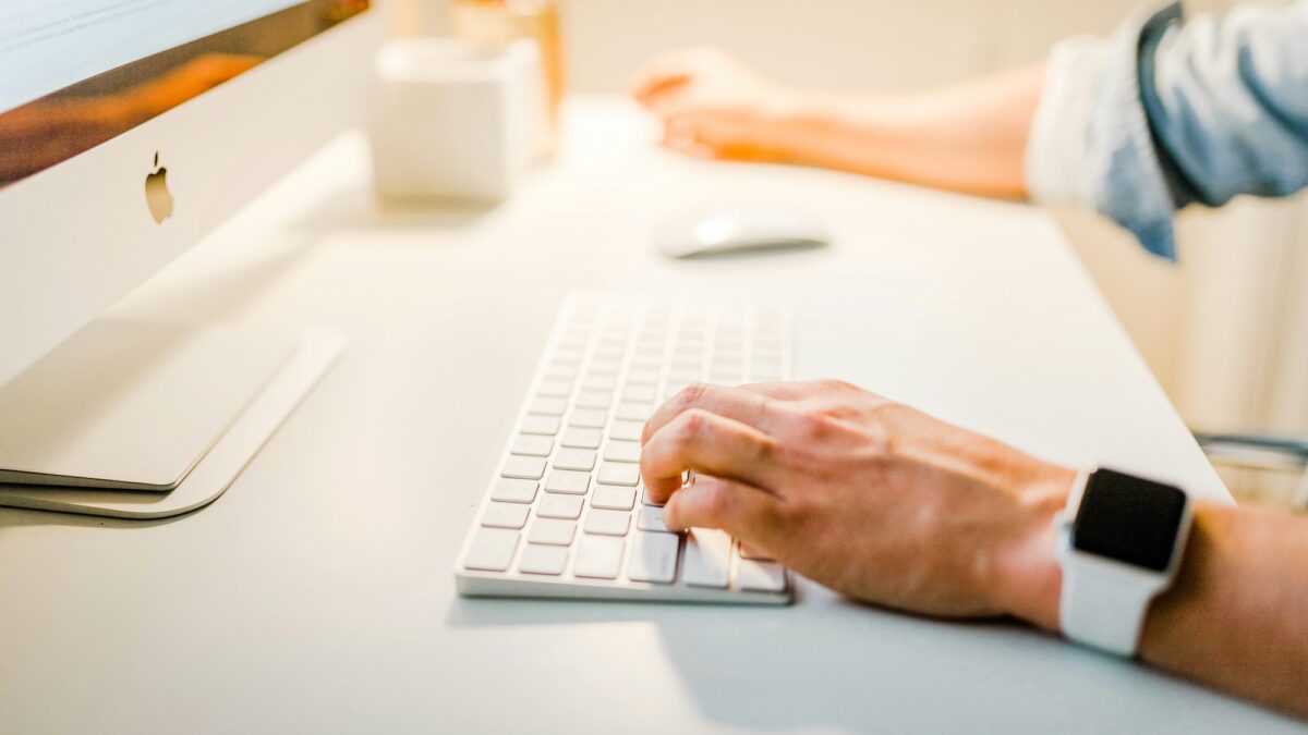 AI App Builders review: the tech stack powering one-person SaaS