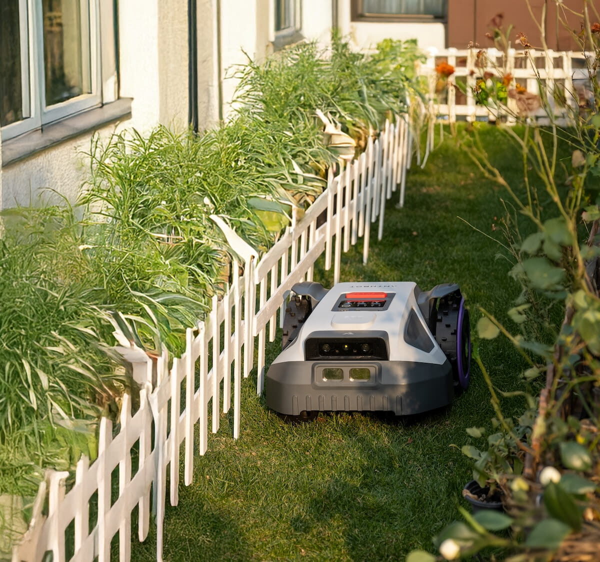 ANTHBOT M9 Review: The lawn mower that finally understands your yard isnt perfect