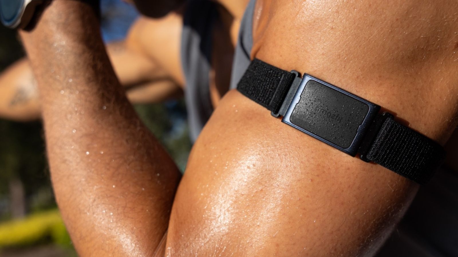 Amazfit Helio Armband offers secure, stable fit during workouts!