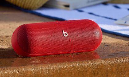 Beats Pill New in red
