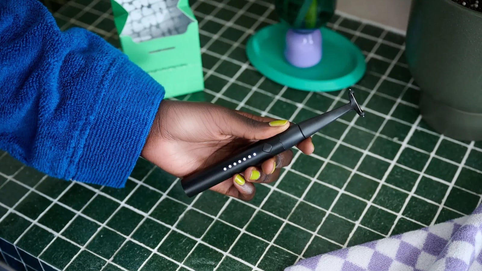 FLAUS Electric Flosser makes flossing quick and comfortable!