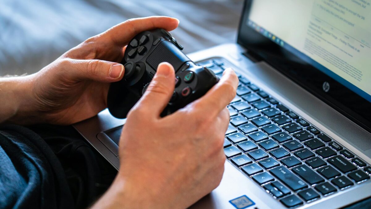 My hunt for the best gaming laptop under $500 for students (and what I found)