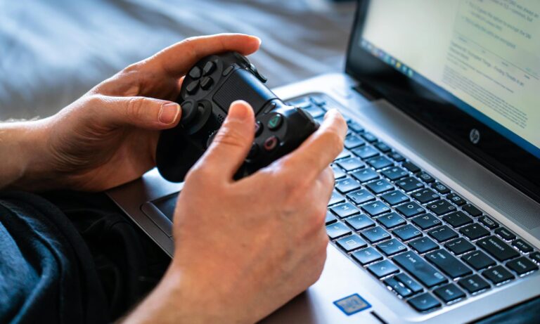 Minha busca pelo melhor notebook gamer abaixo de $500 para estudantes (e o que eu encontrei)