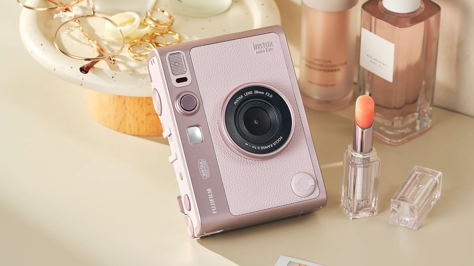 Fujifilm INSTAX MINI Evo is designed for portability