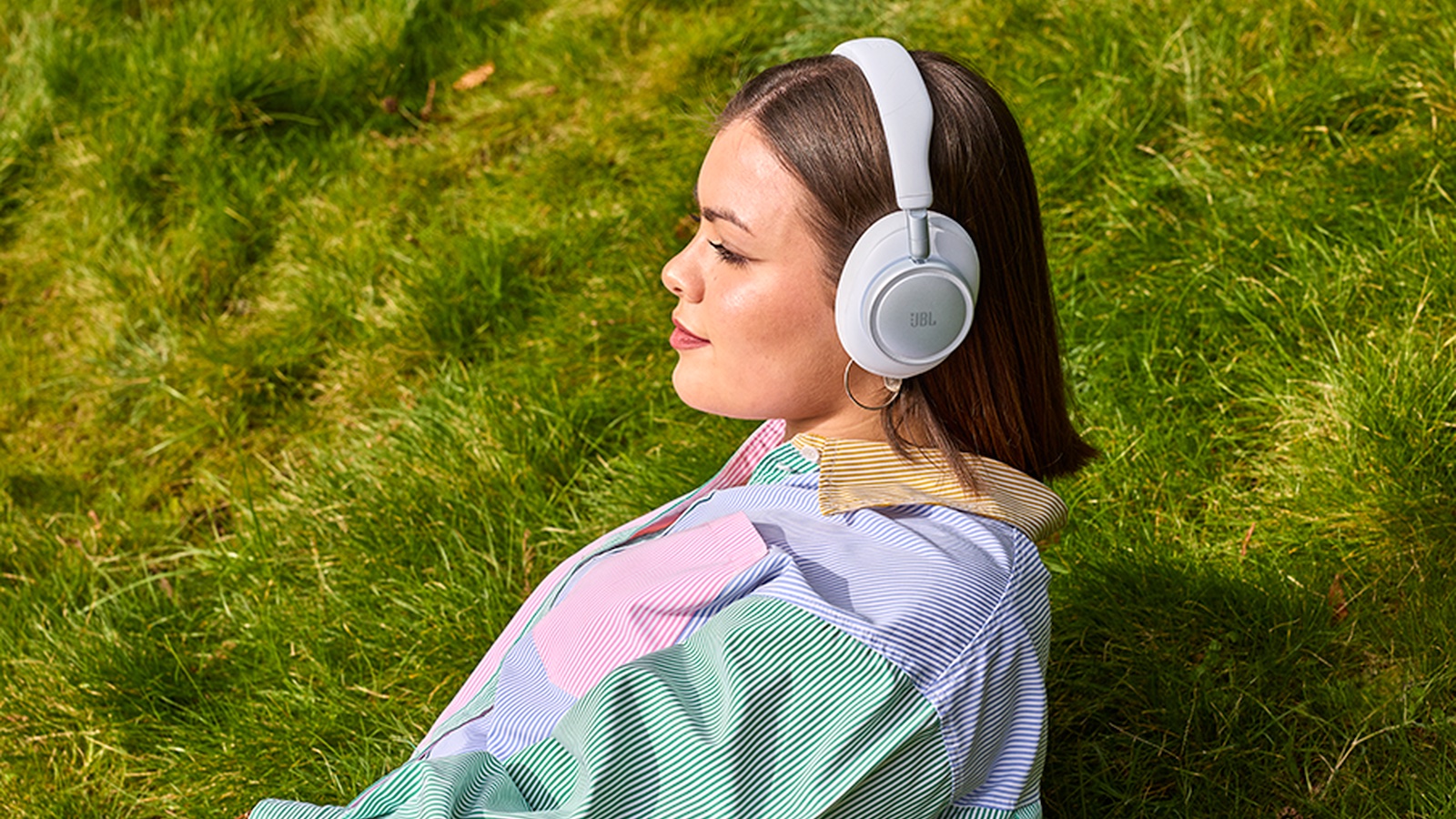 JBL Live 780NC Offer Premium Sound in a Foldable Design