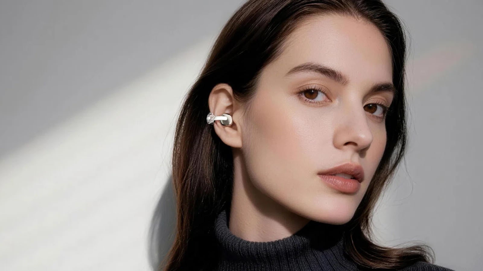TCL CrystalClip earbuds feature crystals by Swarovski