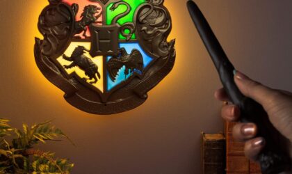 Paladone Harry Potter Hogwarts Crest Light & Wand Control