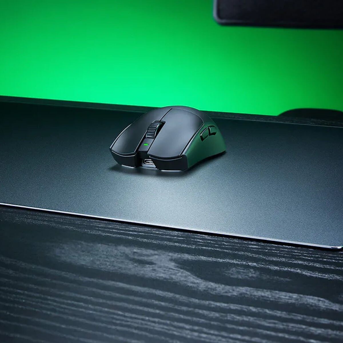 Razer Atlas Pro mightve just made glass mouse pads a mainstream thing (Im into it)