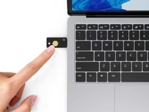 Kensington VeriMark NFC+ USB-A Security Key (K64738WW)
