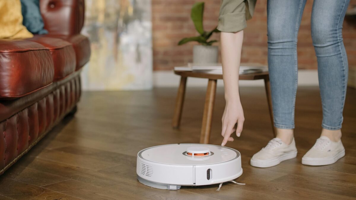 Best robot vacuums without Wi-Fi for apartments vs. multi-story homes (which one should you choose?)