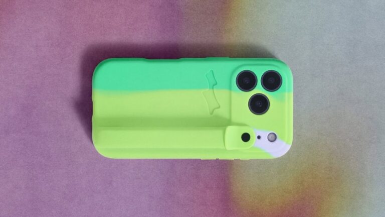 SKYLRK SIZZLER CASE has a soft matte finish!