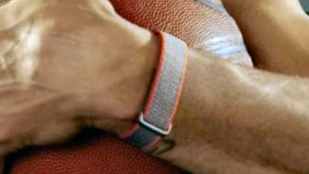 Fitbit screenless tracker