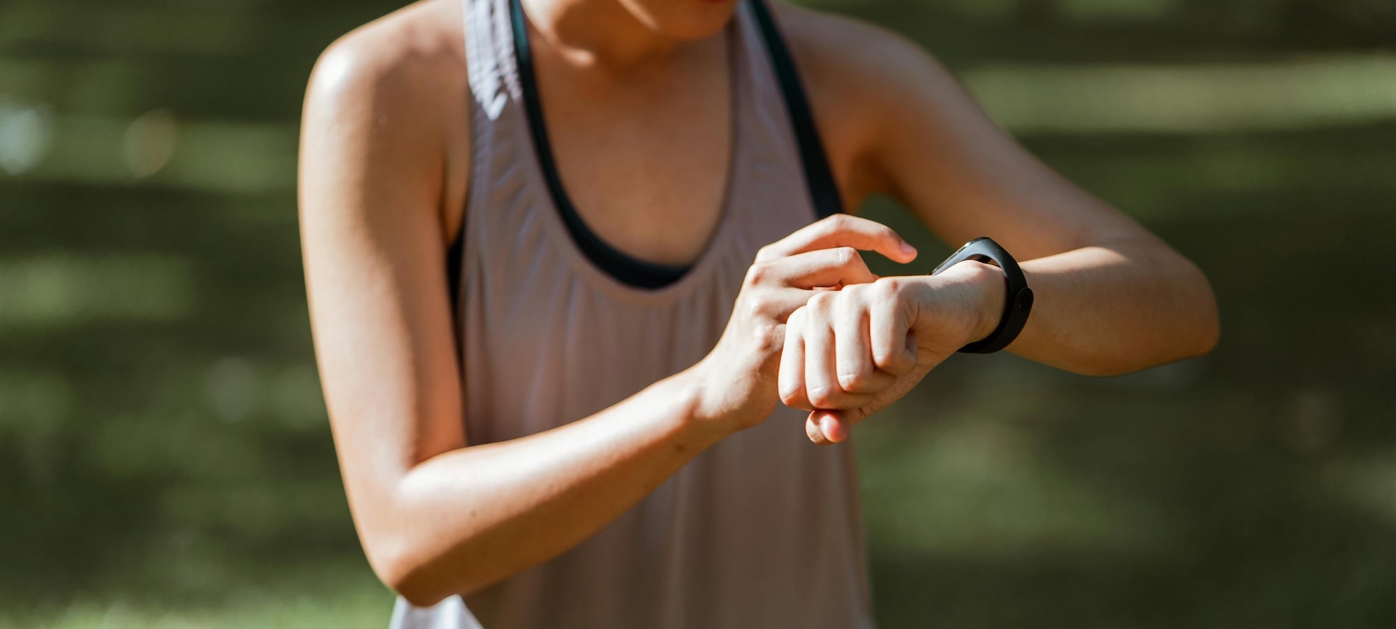 Should women prioritize health insights or battery life when choosing a fitness tracker?