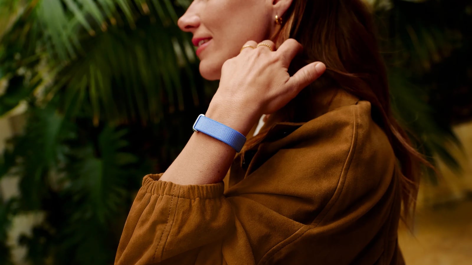 Google Fitbit Air is a lightweight, screenless fitness tracker