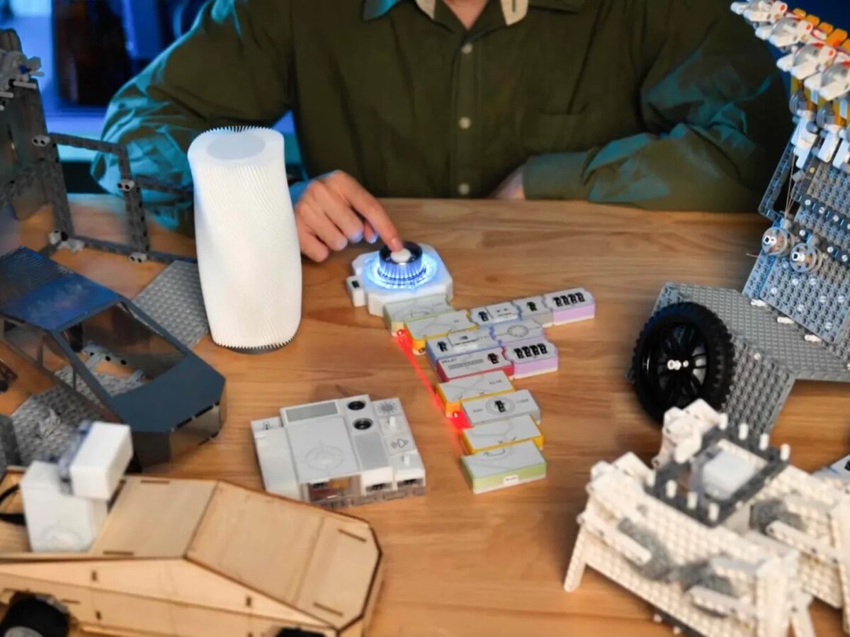 CODEE AI-Powered Screen-Free Coding Blocks