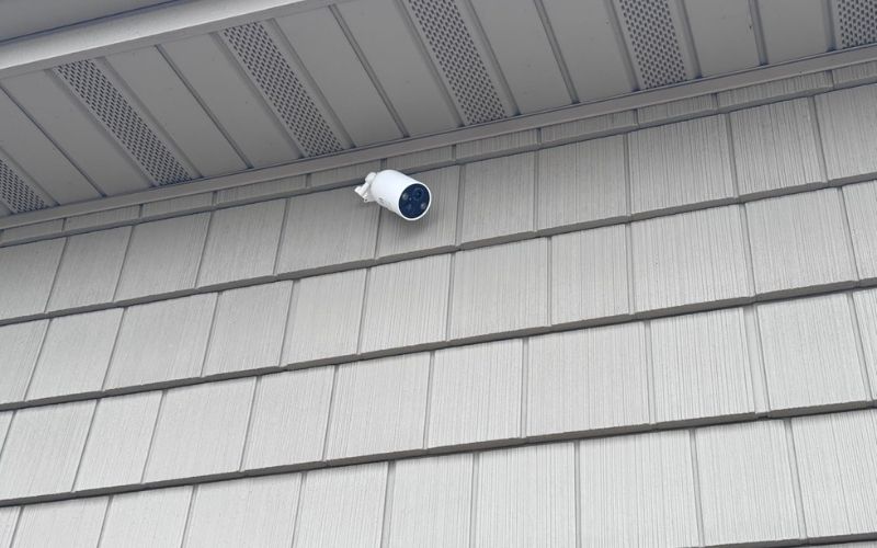 Is a 5GHz-only or dual-band outdoor Wi‑Fi security camera better for home security?