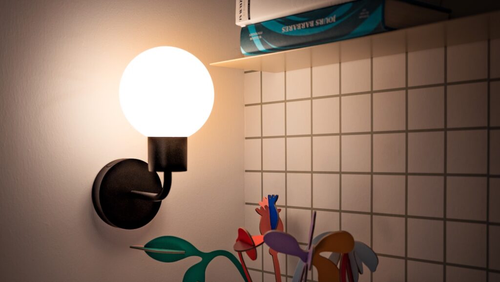 Poplight Renter-Friendly Wall Light