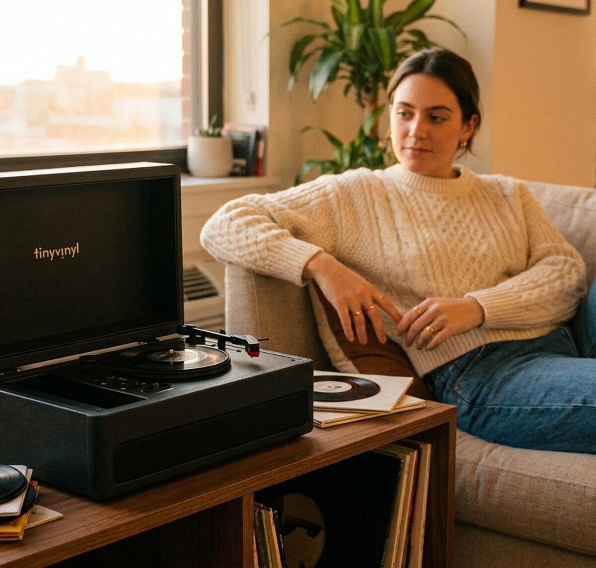Tiny Vinyl Player