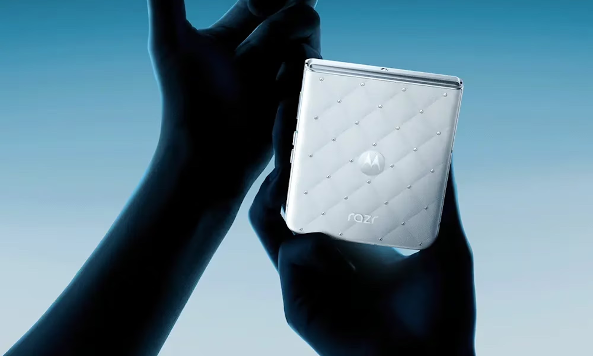Motorola Swarovski Phone: I Kinda Want One