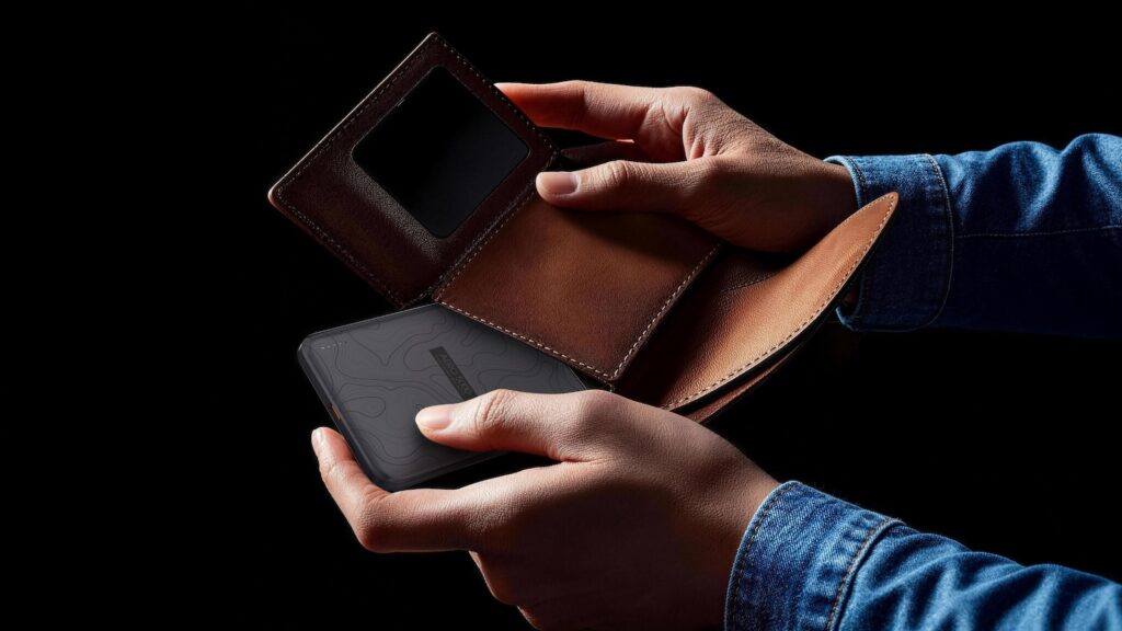 TESSAN AERO 5000: A magnetic power bank that’s betting on thinness