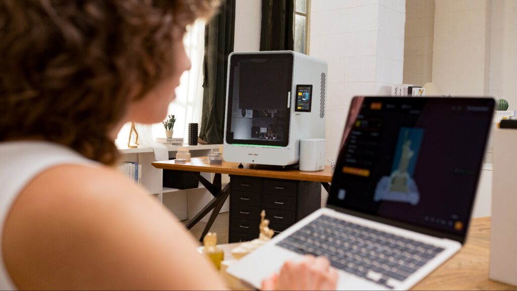 InfiMaker K1: A 5-axis CNC that’s trying to fit on a desk