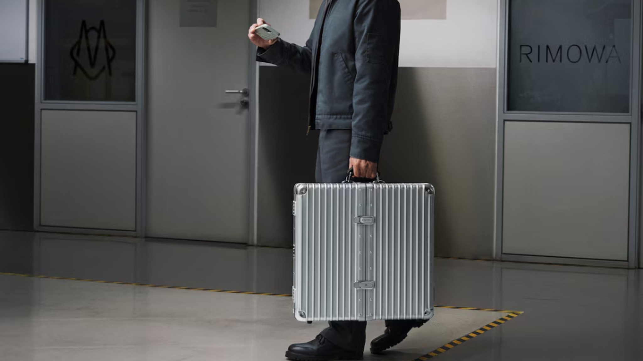 RIMOWA Dartboard Case | Key Features, Price & Alternatives