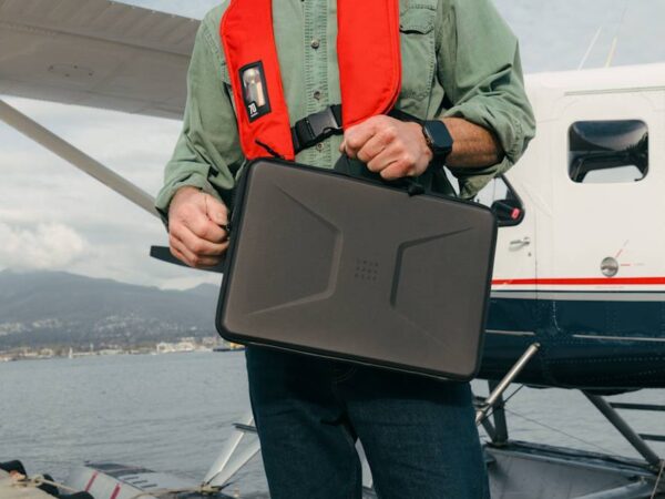 UAG Civilian Large Shock Sleeve with Handle